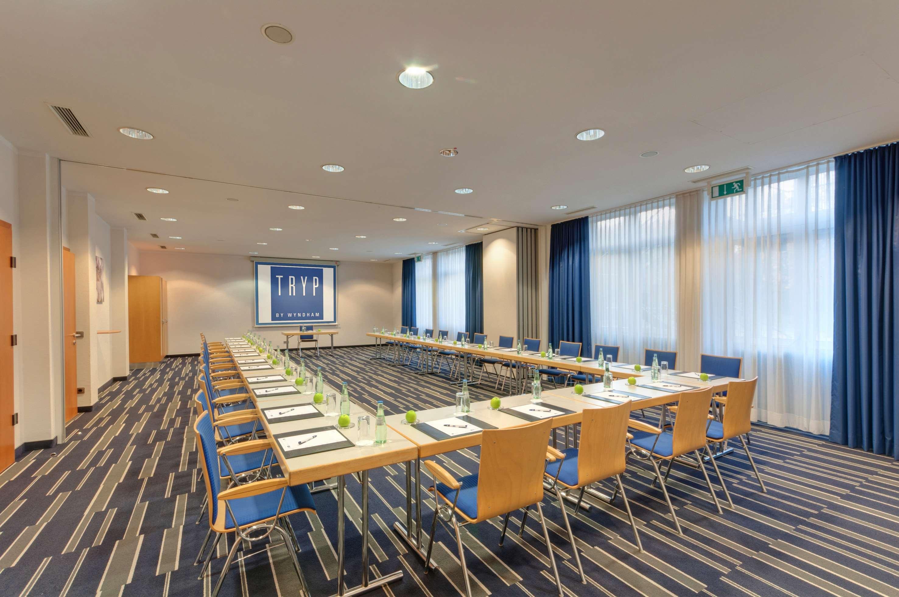 Hotel Bochum Wattenscheid Affiliated By Melia Bagian luar foto