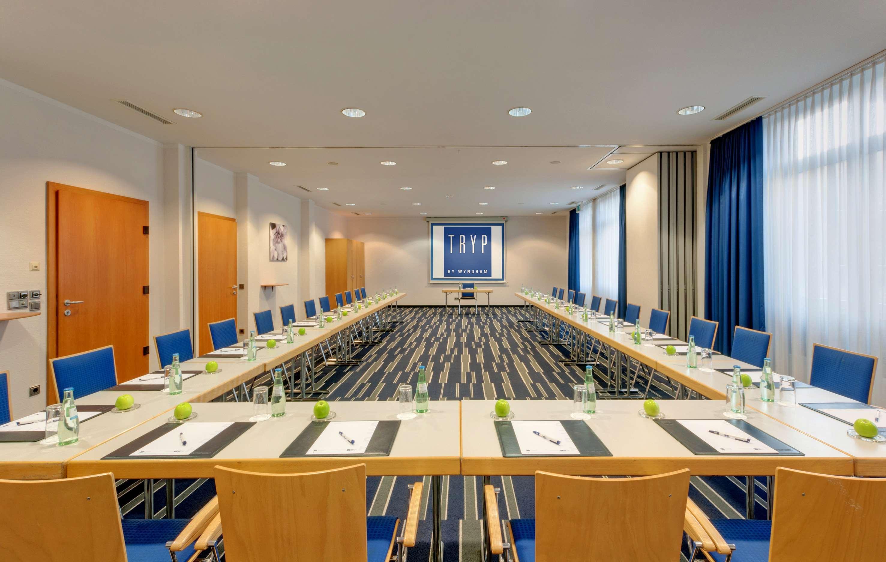 Hotel Bochum Wattenscheid Affiliated By Melia Bagian luar foto