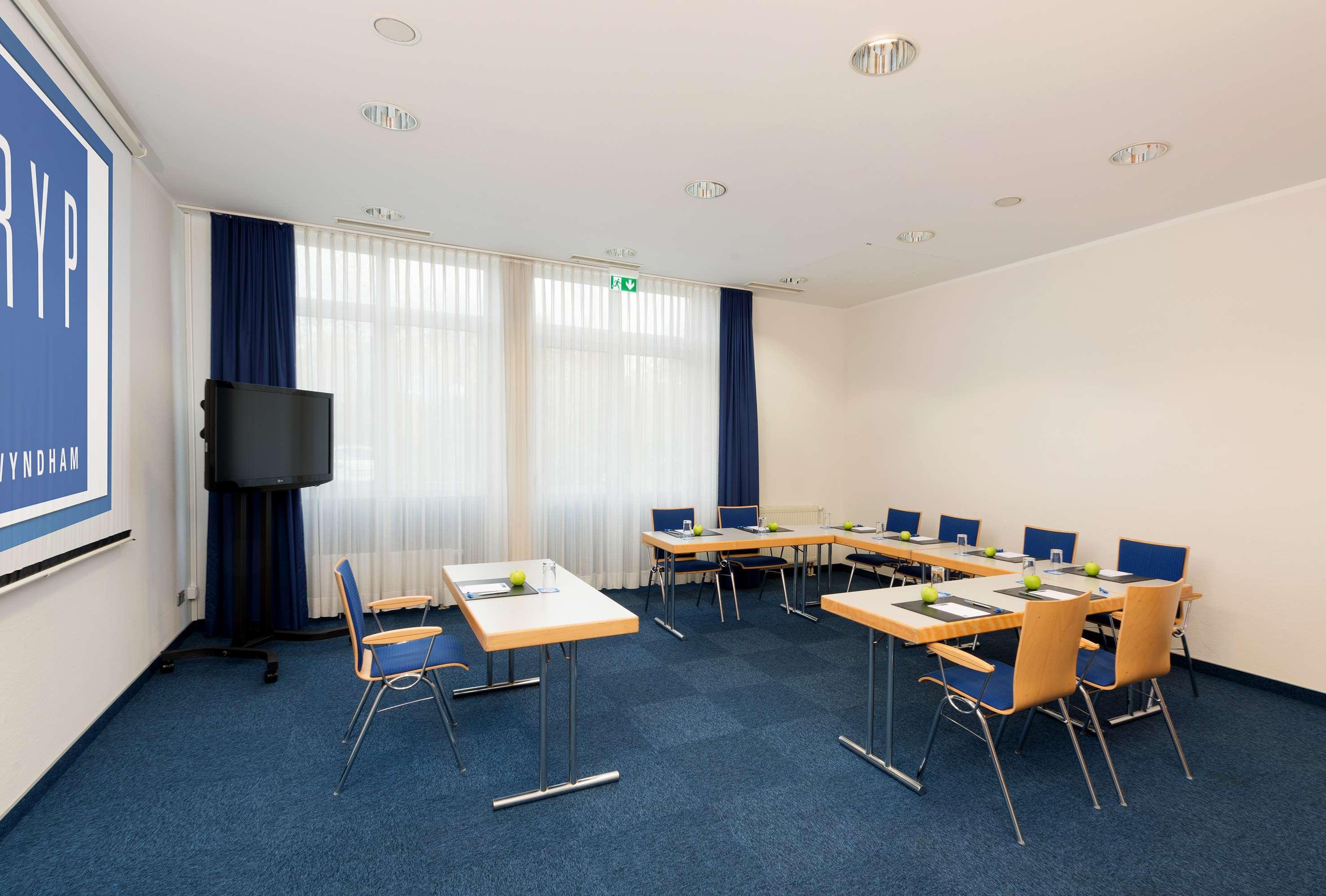 Hotel Bochum Wattenscheid Affiliated By Melia Bagian luar foto