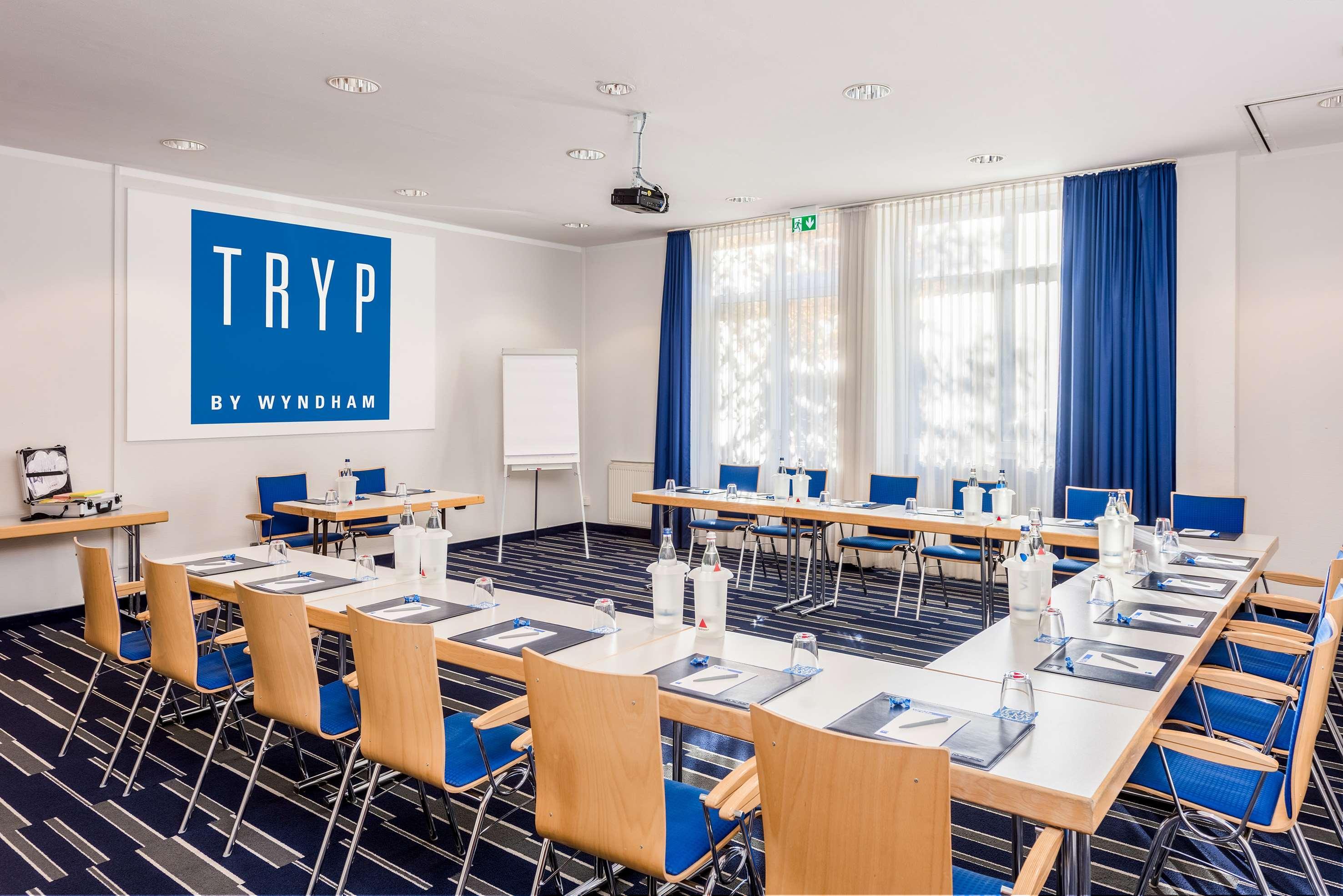 Hotel Bochum Wattenscheid Affiliated By Melia Bagian luar foto